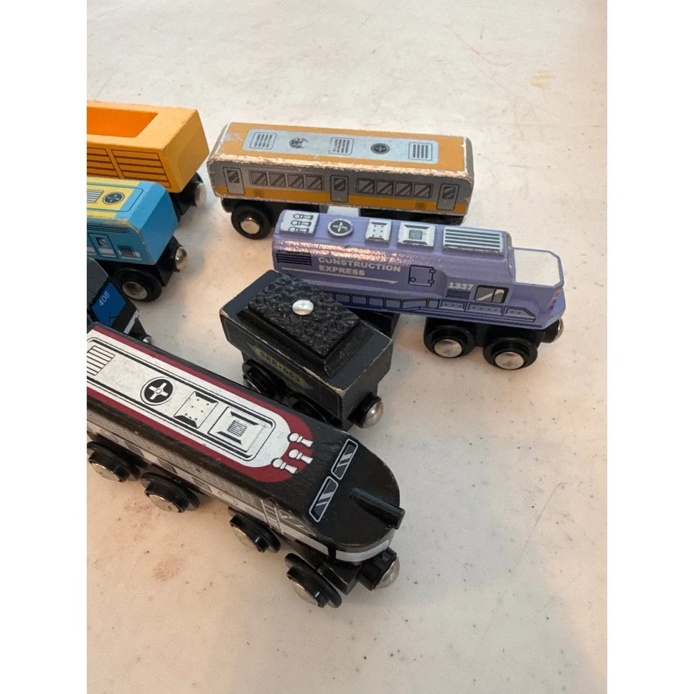 Wooden Magnetic Train Car Lot 8pc Construction Express Green Diesel Engine